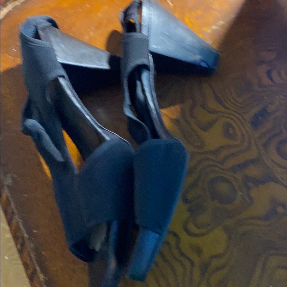 Stuart Weitzman - Picture 5 of 5